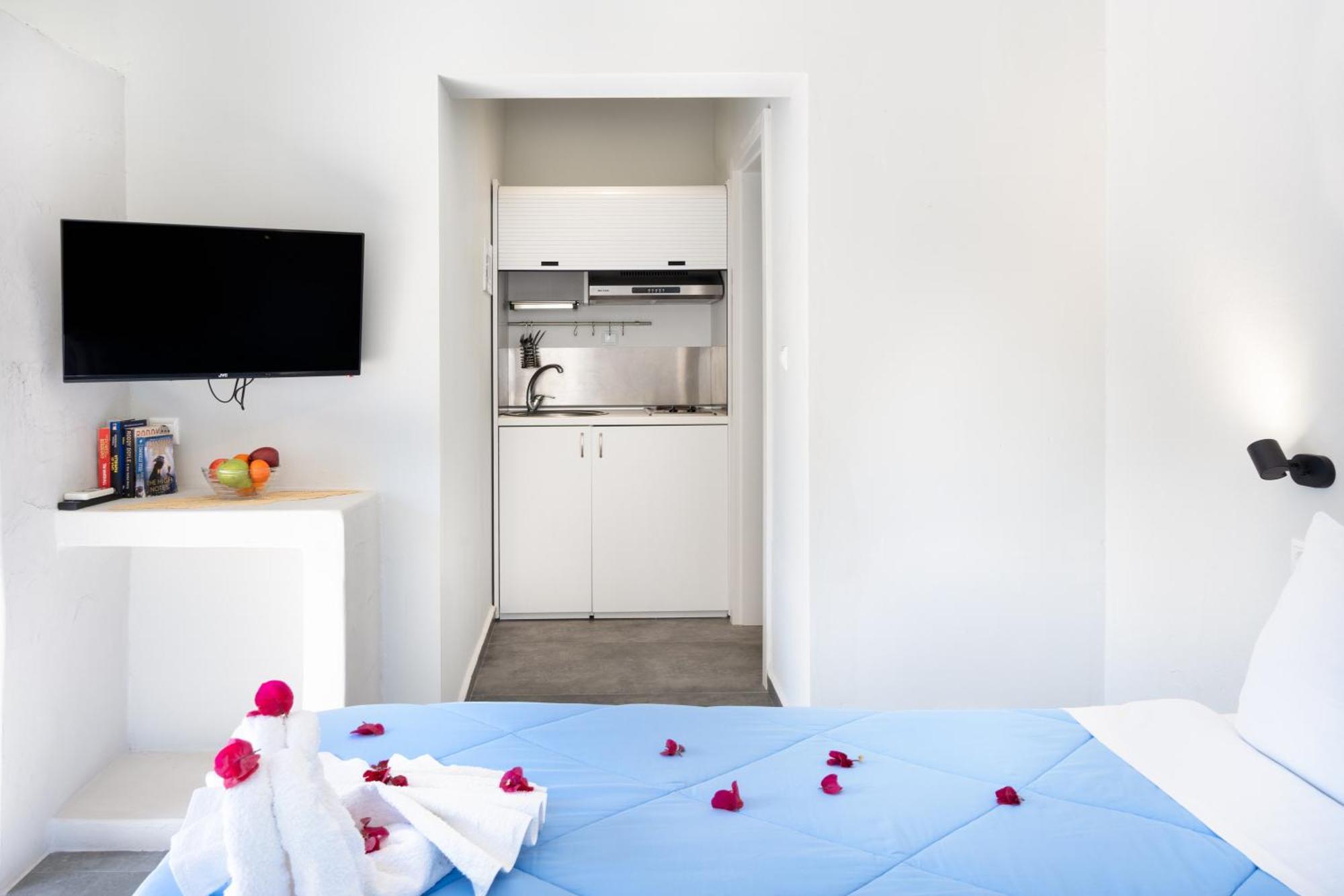 Aegean Blue Santorini Perissa Apartment ภายนอก รูปภาพ