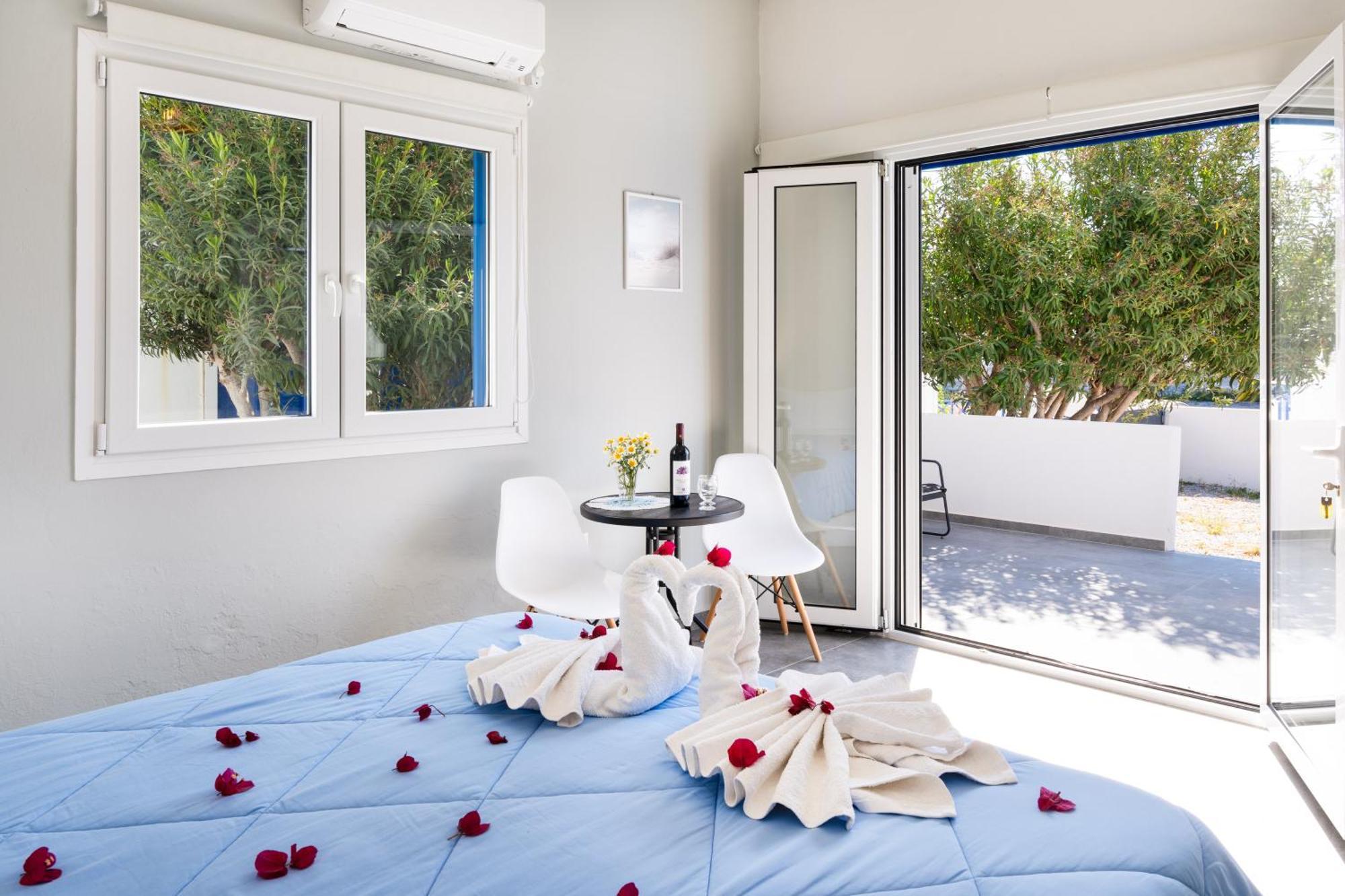 Aegean Blue Santorini Perissa Apartment ภายนอก รูปภาพ