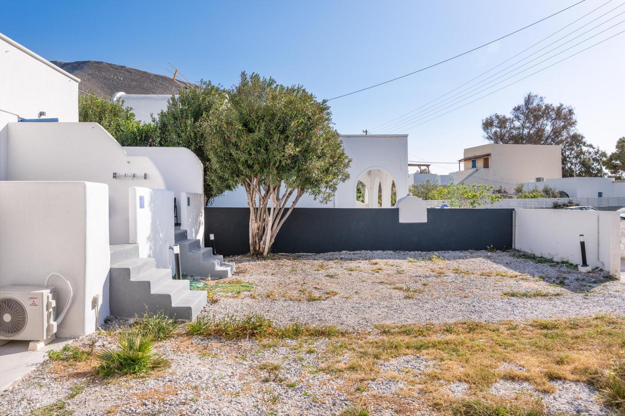 Aegean Blue Santorini Perissa Apartment ภายนอก รูปภาพ