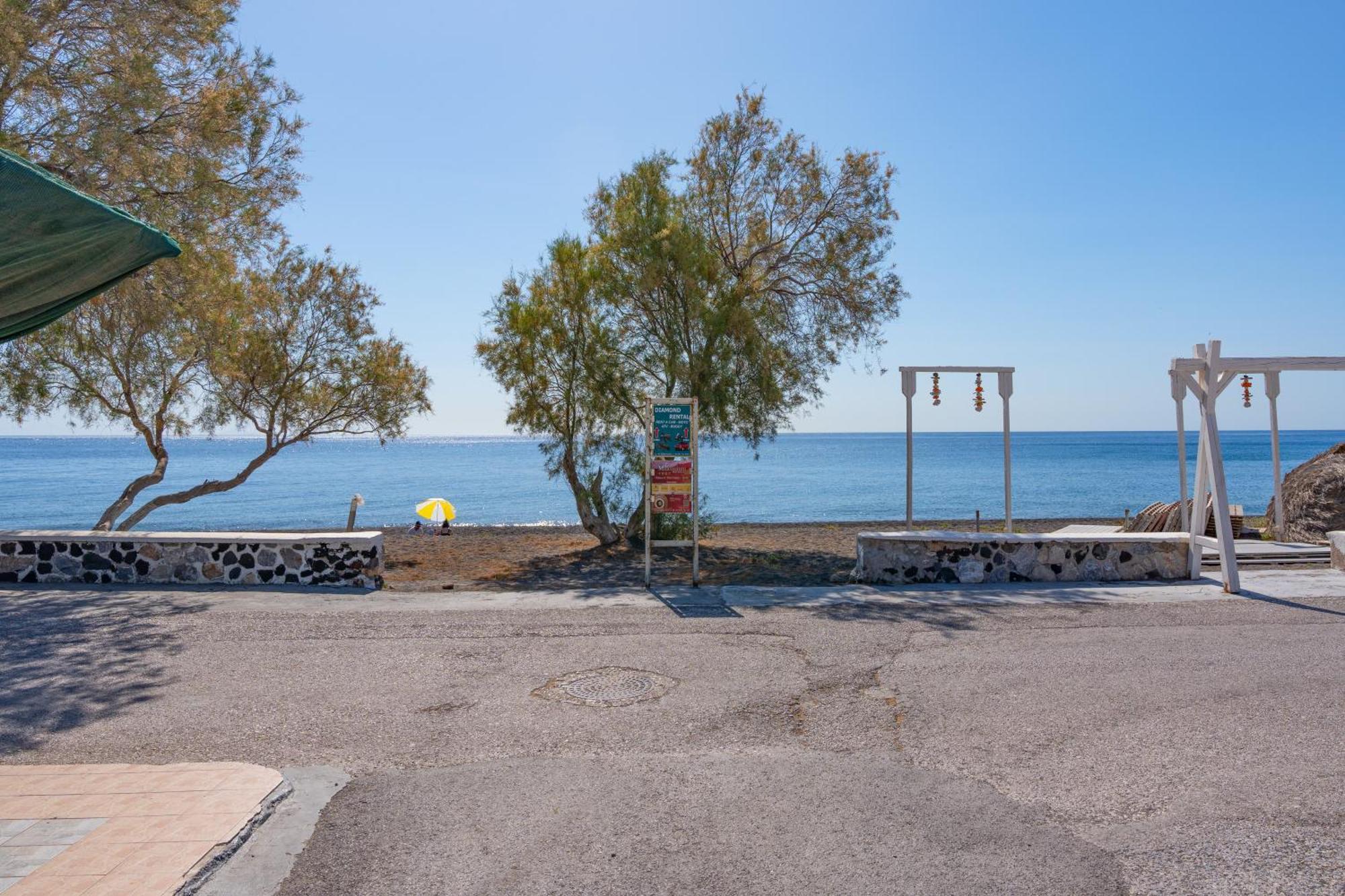 Aegean Blue Santorini Perissa Apartment ภายนอก รูปภาพ